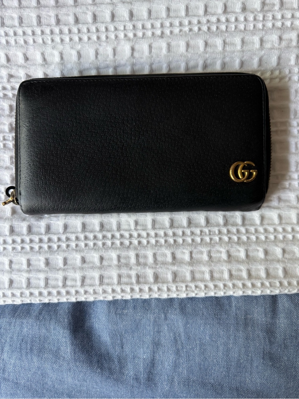Gucci Black Leather Zip Around Wallet with Gold Double G